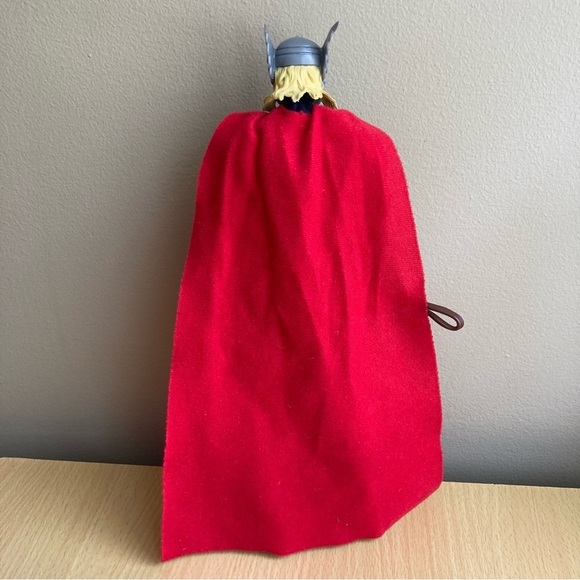 Marvel Avengers Titan Hero Series Thor 12-Inch Action Figure with Hammer - Picture 4 of 5